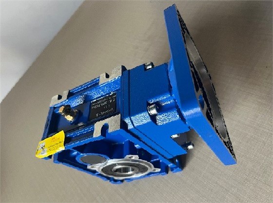 艾思捷技術(shù)教您蝸輪蝸桿減速機怎么選一款合適的伺服電機配套？ (2).jpg