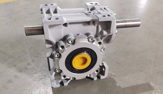 艾思捷廠家告訴您為什么要選擇雙輸入蝸輪蝸桿減速機(jī)？